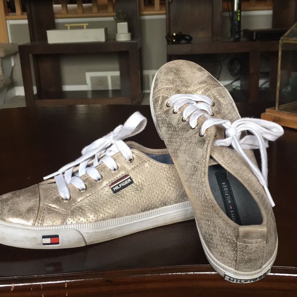 Tommy sneakers size 7